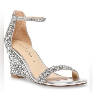 NWB Betsy Johnson women’s SB Debie pump/wedge. Size 6